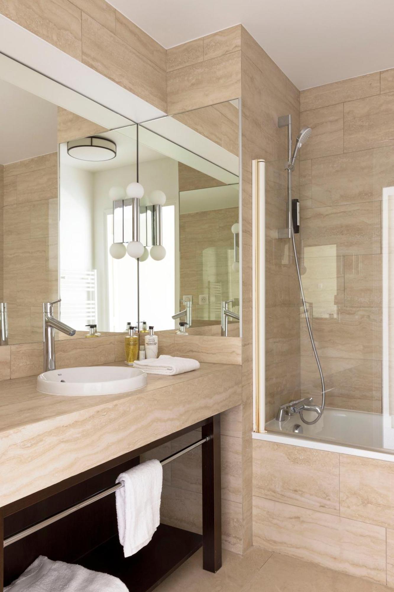 Grand Hotel Le Plessis-Robinson