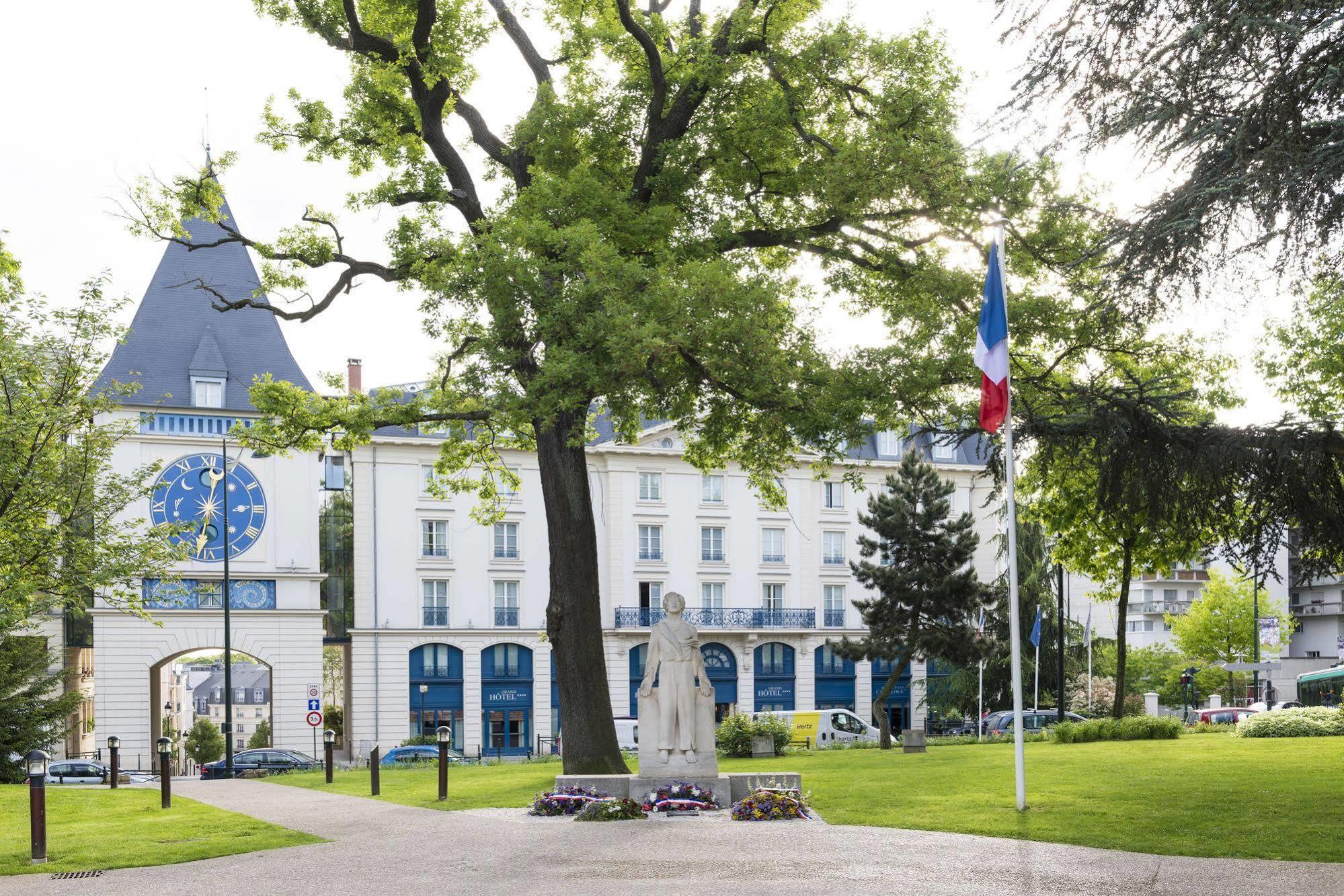 Hotel Grand Le Plessis-Robinson
